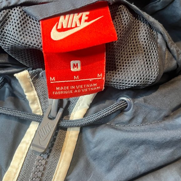 Nike light jacket / wind breaker retro styling women's size MEDIUM - Picture 3 of 5